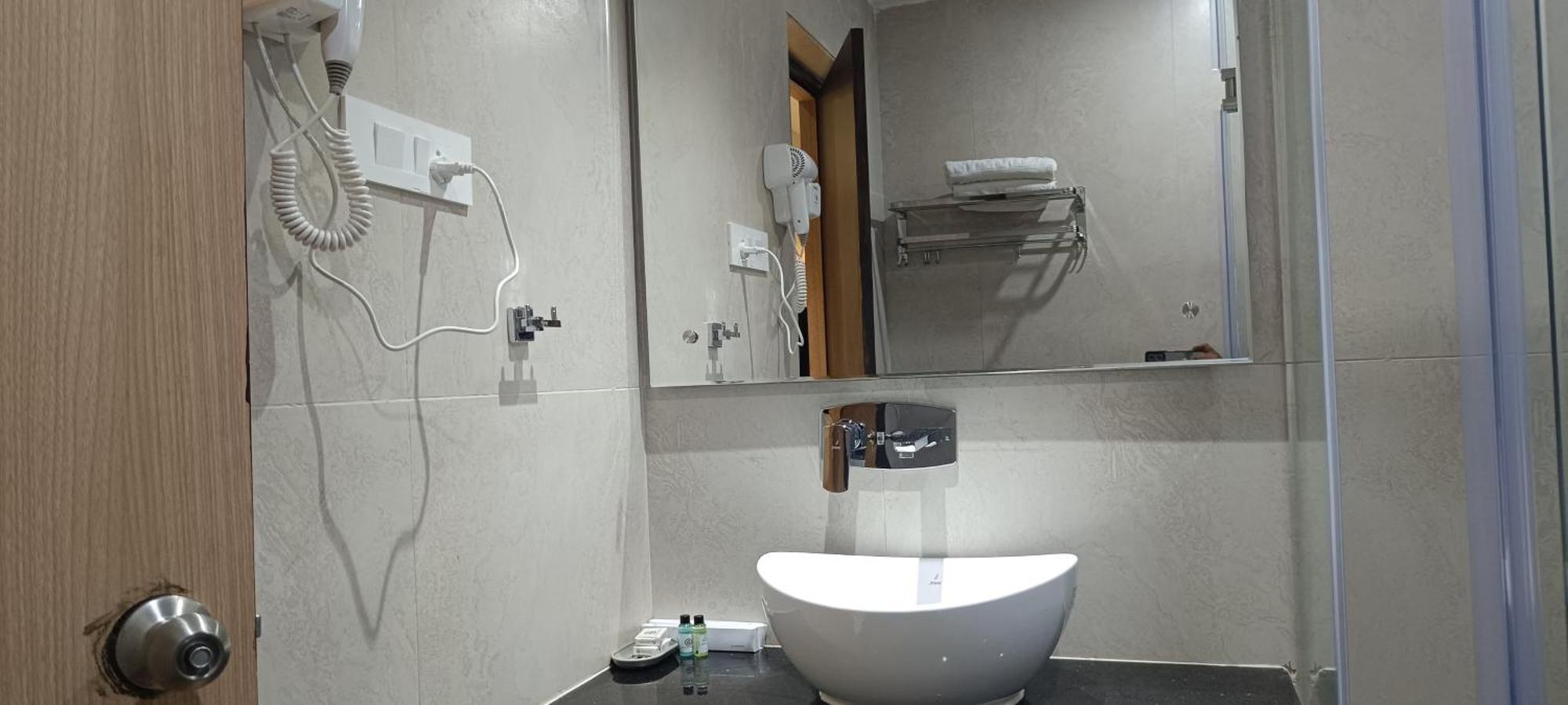 Hotel Lee Garden Near To Blue Flag Beach 500 Mtrs Puri Exterior photo
