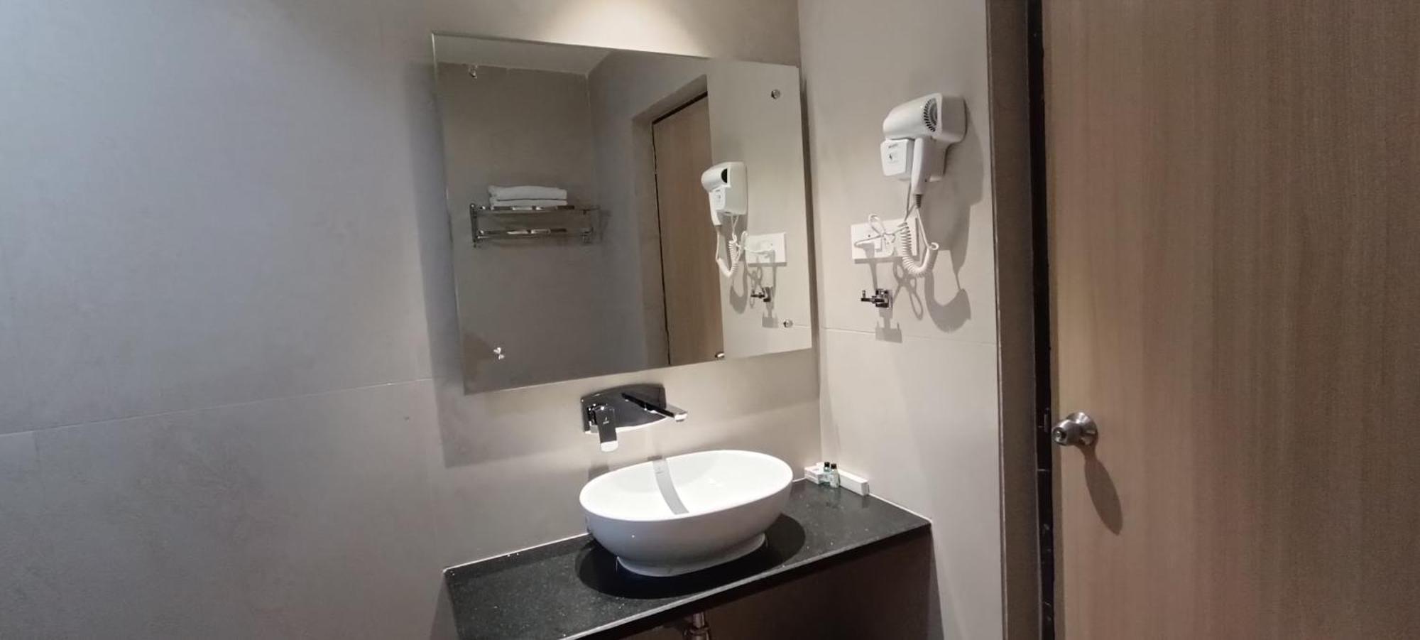 Hotel Lee Garden Near To Blue Flag Beach 500 Mtrs Puri Exterior photo